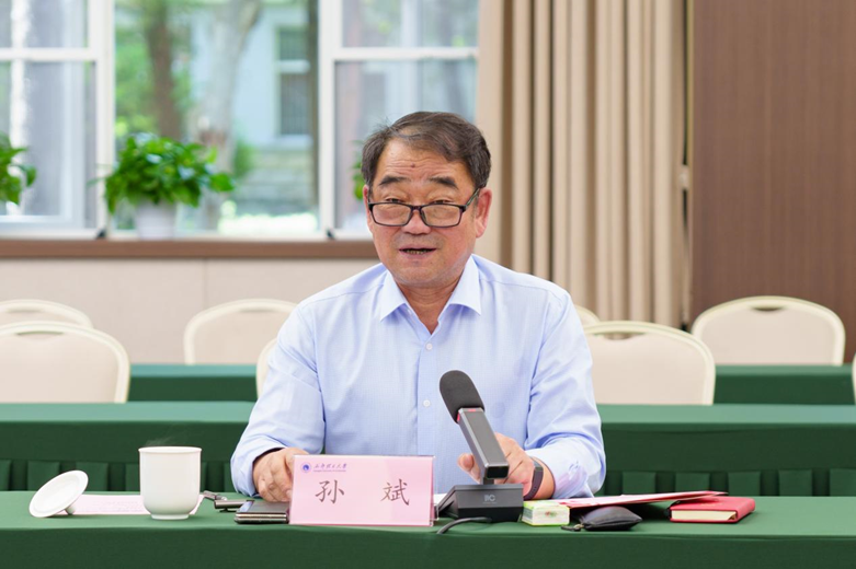 我校与新疆地矿投资集团有限责任公司签署战略合作协议