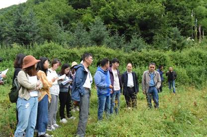 说明: E:\学院网站\学院新闻、通知\2019年\20190725助力精准扶贫，服务乡村振兴\03.jpg